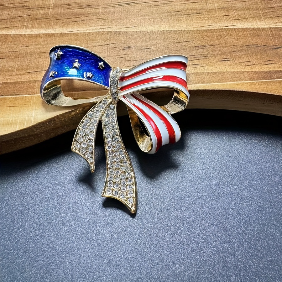 

American Flag Patriotic Bow Brooch, Sporty Punk Style, 18k Golden Plated Zinc Alloy, Rhinestone Mosaic, Enamel Finish, Unisex Jewelry For Holidays And Festivals, Perfect Christmas Gift