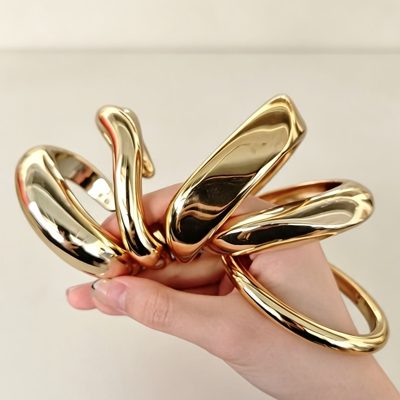 TEMU A Random 1pc Fashionable, Simple, Versatile, And Light-luxury Bracelet, Suitable For Daily Wear, Shopping , Travel Vacations, And As A Birthday