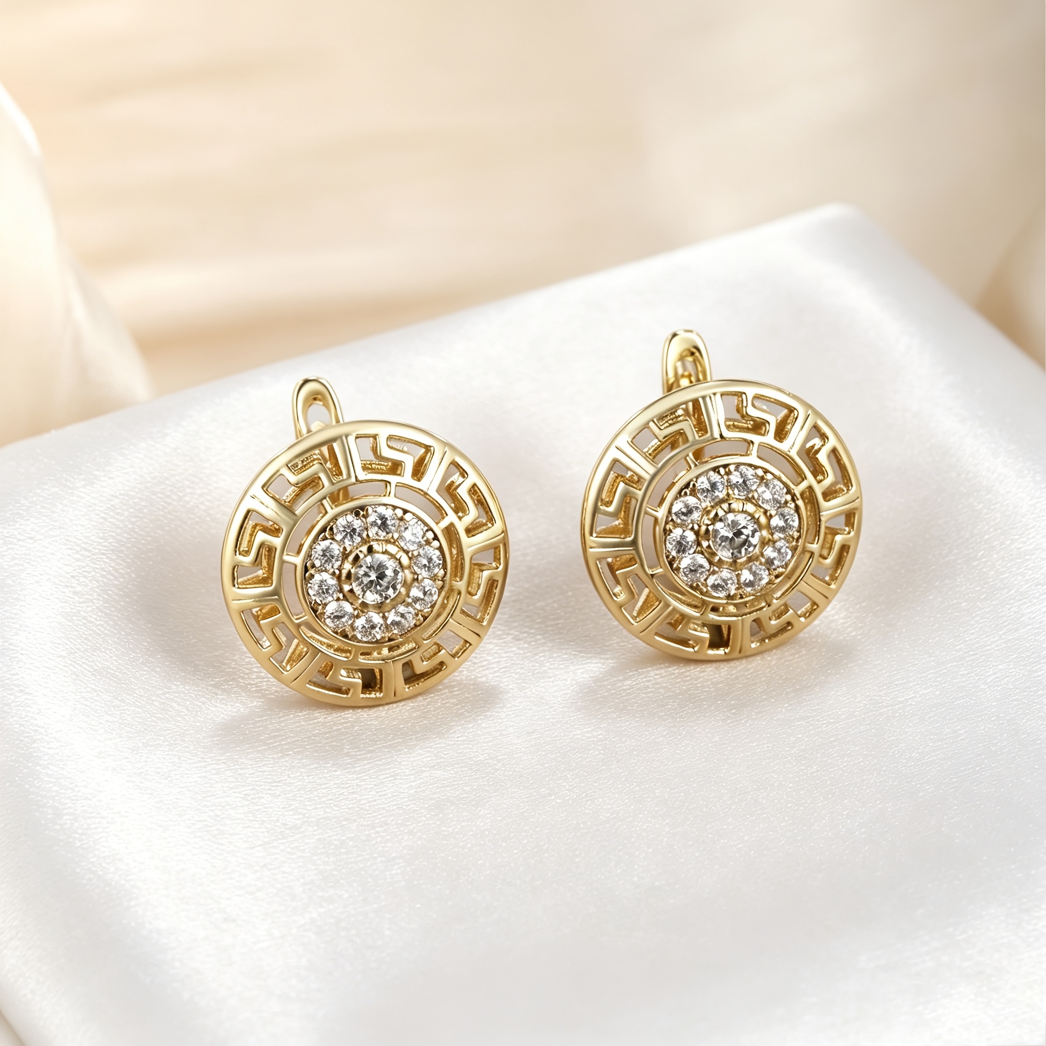 Vintage Round Earrings with Great Wall Pattern for Unisex