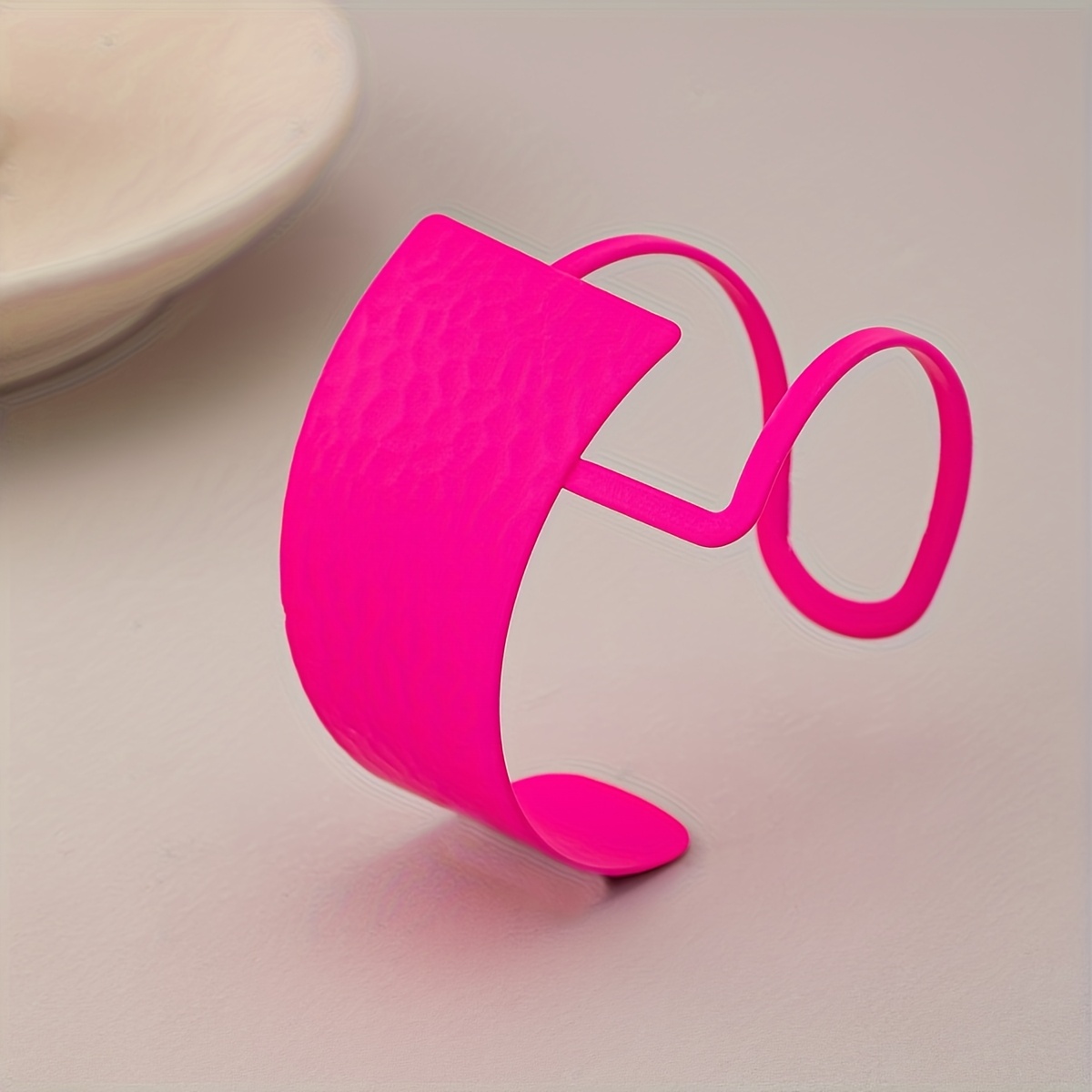 TEMU 1pc Bracelet Large - Design Rétro Élégant, Options Multicolores Vibrantes pour Tous les Occasions, Accessoire Polyvalent Toutes , Bijou de Mode