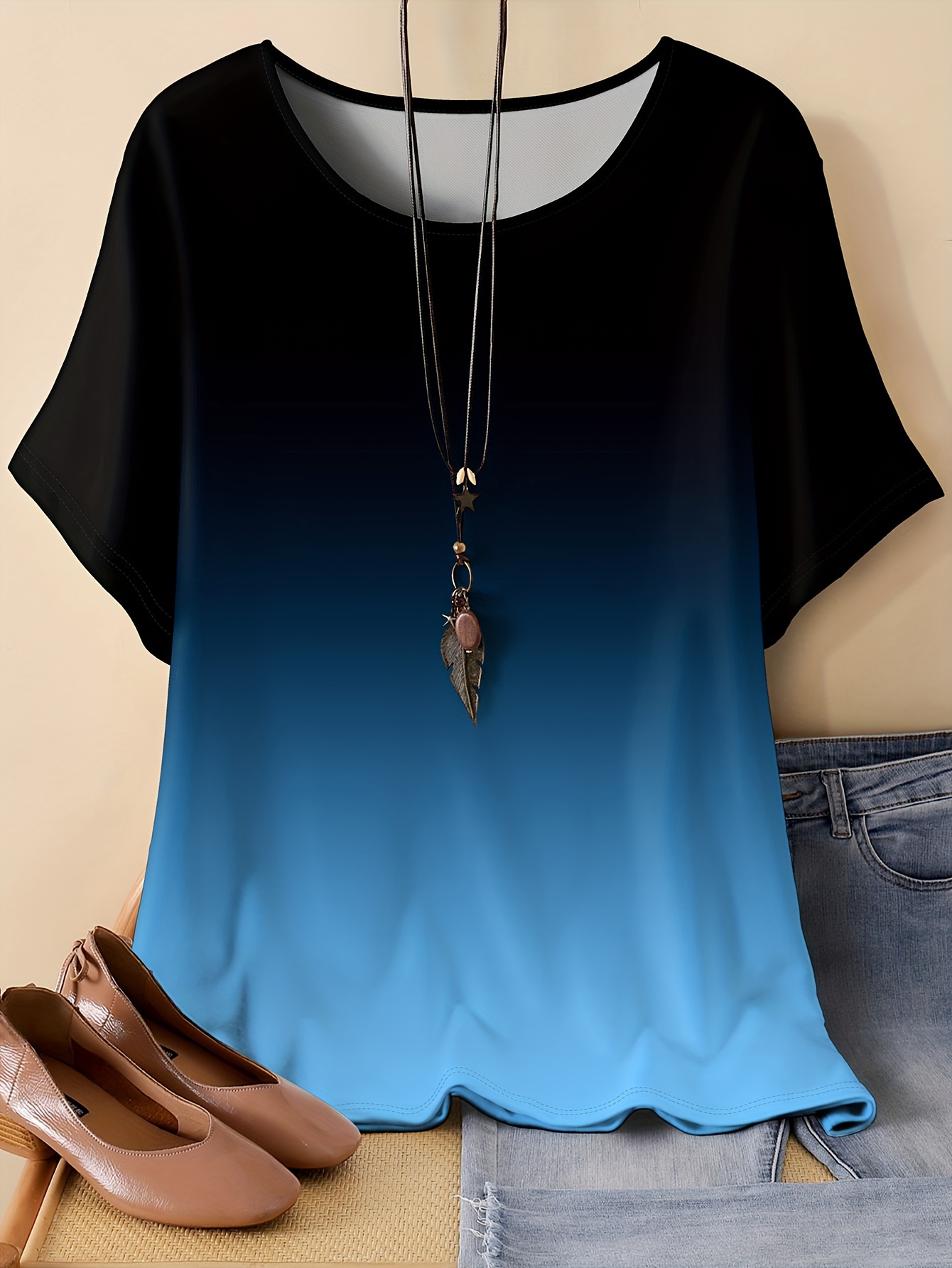 Plus Size, Oriented Plus Size Minimalist Two-Tone Print T-Shirt Spring/Summer Casual Round Neck Short Sleeve Top for Women, No Accessories Included