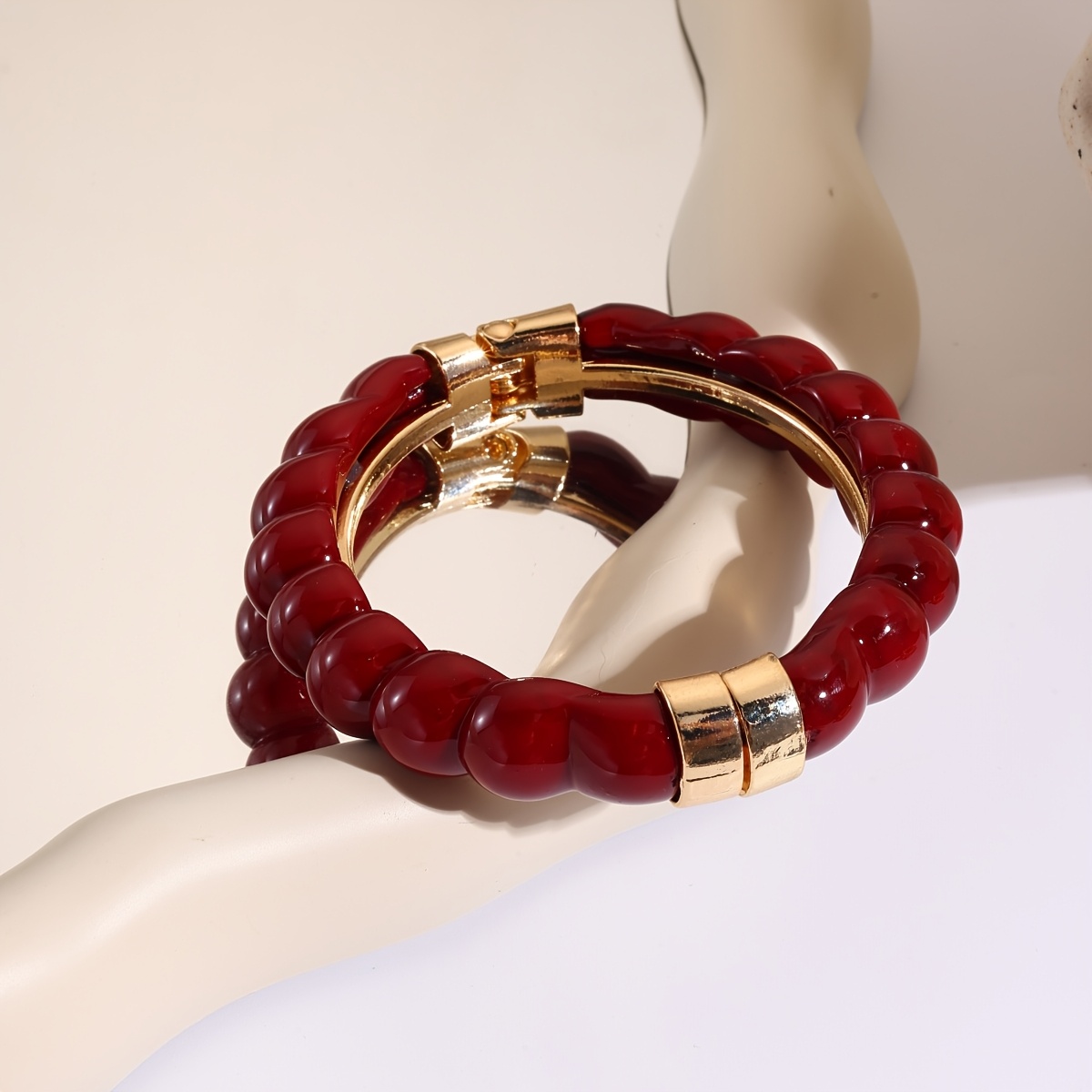Twisted Bangle Bracelet with Elegant Light Luxury Design