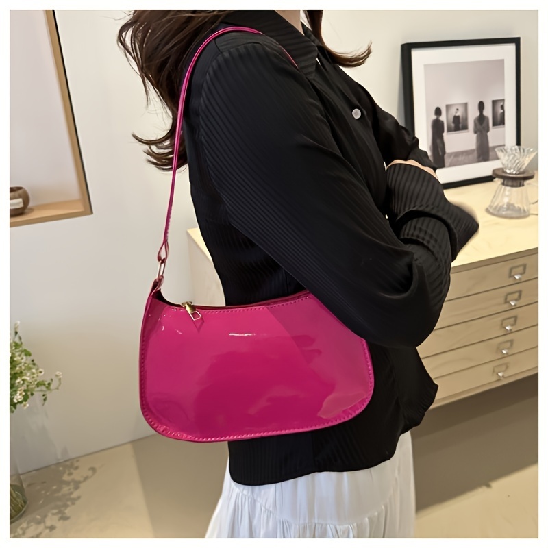 

Women's Underarm Baguette Bag With A French Minimalist Style, Elegant And Fashionable For Commuting, Featuring Hand-held And Shoulder Carry Options.