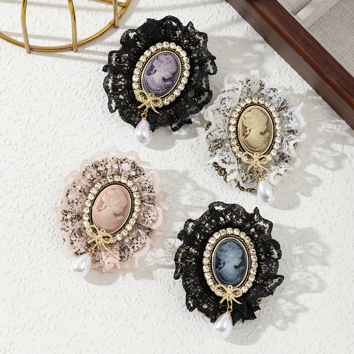 Elegant Vintage-style Brooch, Female Portrait Design