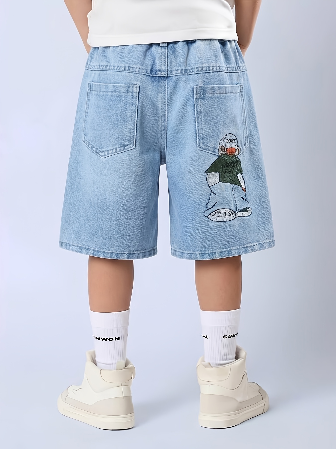 jeans, locker sitzende modische denim-shorts, gesticktes design auf den rückentaschen, voll elastische taille, bequem und dehnbar, modischer und vielseitiger stil, für tägliche ausflüge, street outdoor sportbekleidung, modischer trend