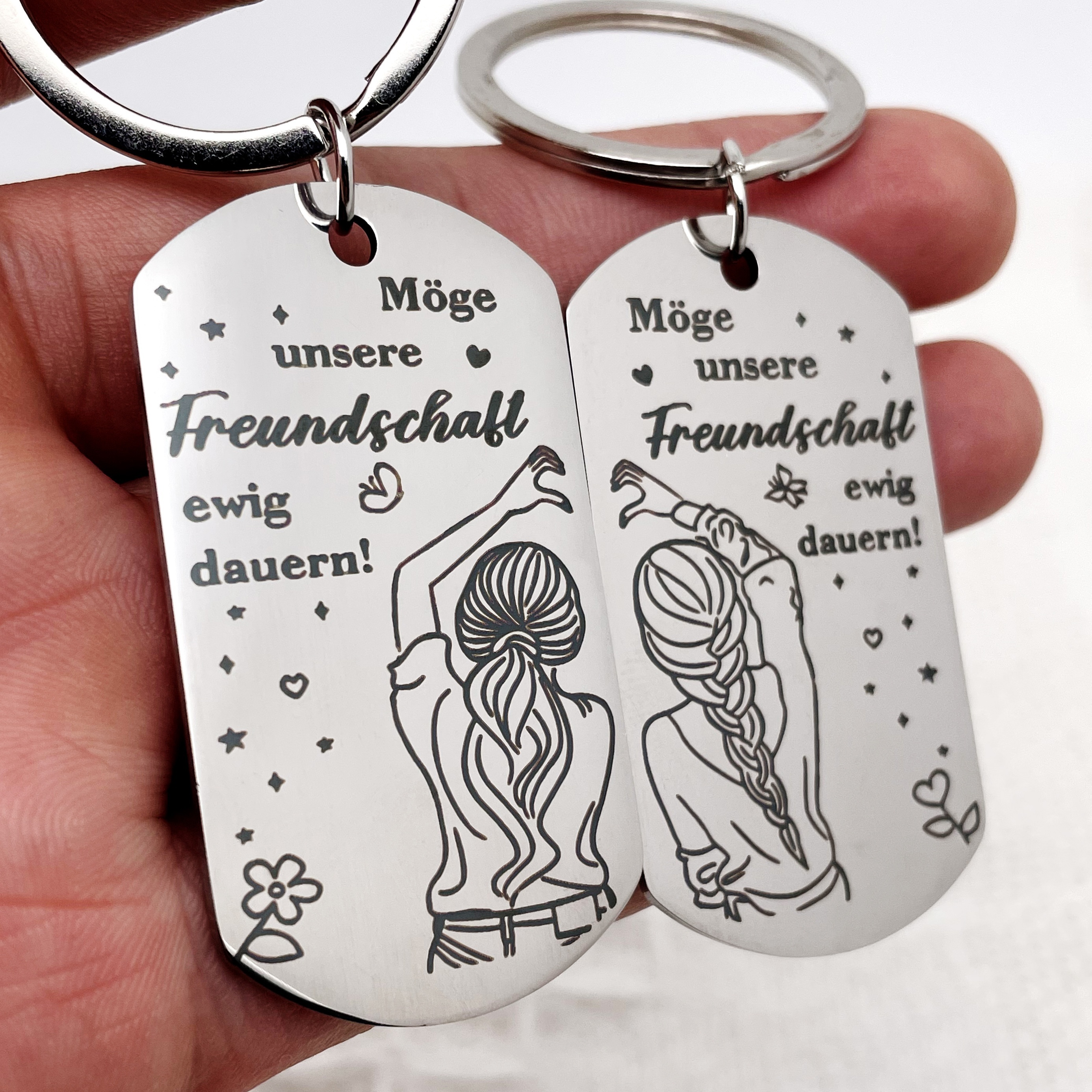 E-shop 2er-Set ein Paar gravierte Schlüsselanhänger aus Edelstahl, geeignet als Geschenk für Freunde, Schwestern Freundinnen