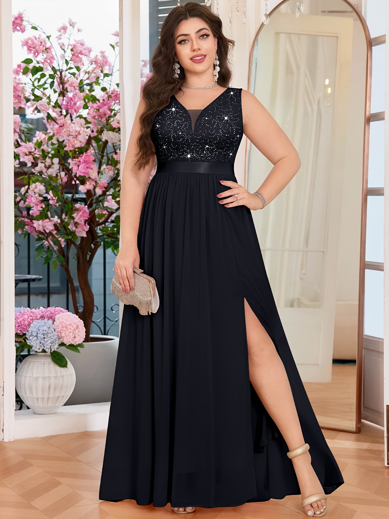 Robe en dentelle et tulle à col manches, longueur au sol, fente  haute, doublure en polyester pour et les é