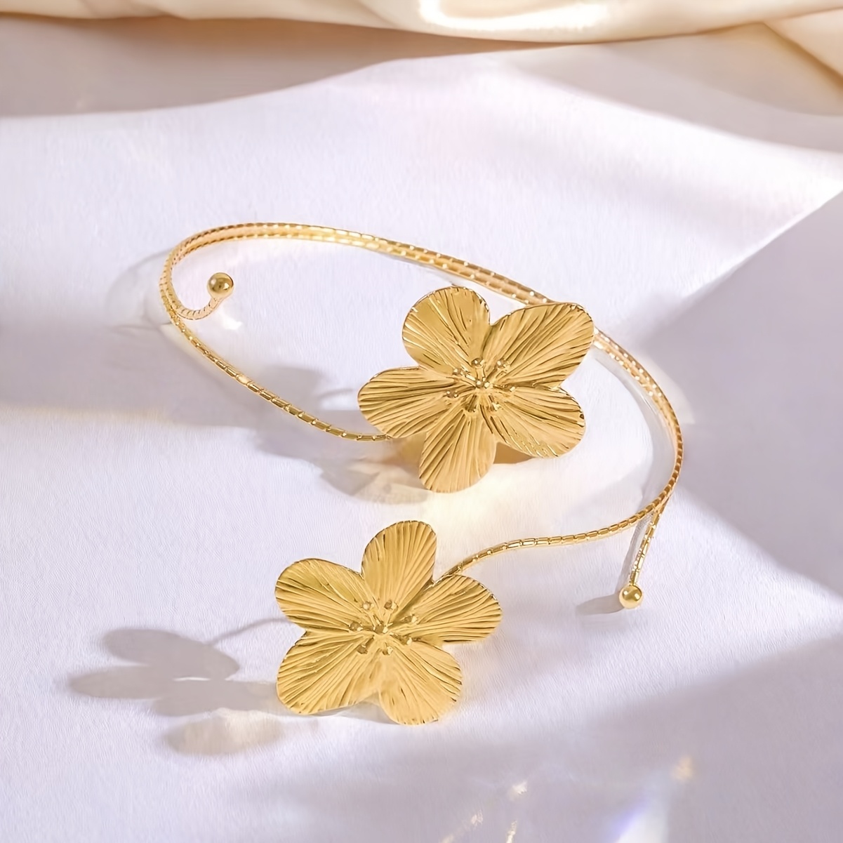 TEMU Bracelet de bras floral pour femmes - Manchette fleurie dorée avec boucle ouverte, Bijou élégant pour tous et événements formels, Mariage, Fête,