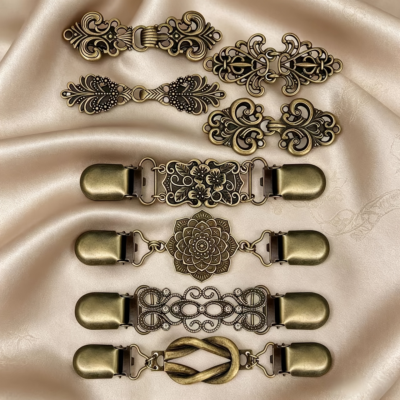TEMU 8pcs Set Of Halloween Retro Sweater Clips, Used For Tightening Cardigans, Dresses, Trousers Waistbands, Suitable For Men And Women's Retro Shirt