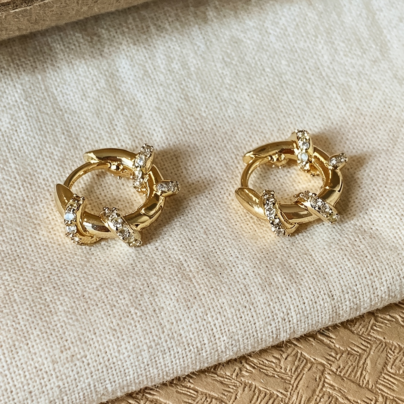 TEMU 1 di orecchini a per donne, semplici, eleganti, squisiti e di fascia , con zirconi sintetici artificiali a micro-puntale con motivo geometrico a
