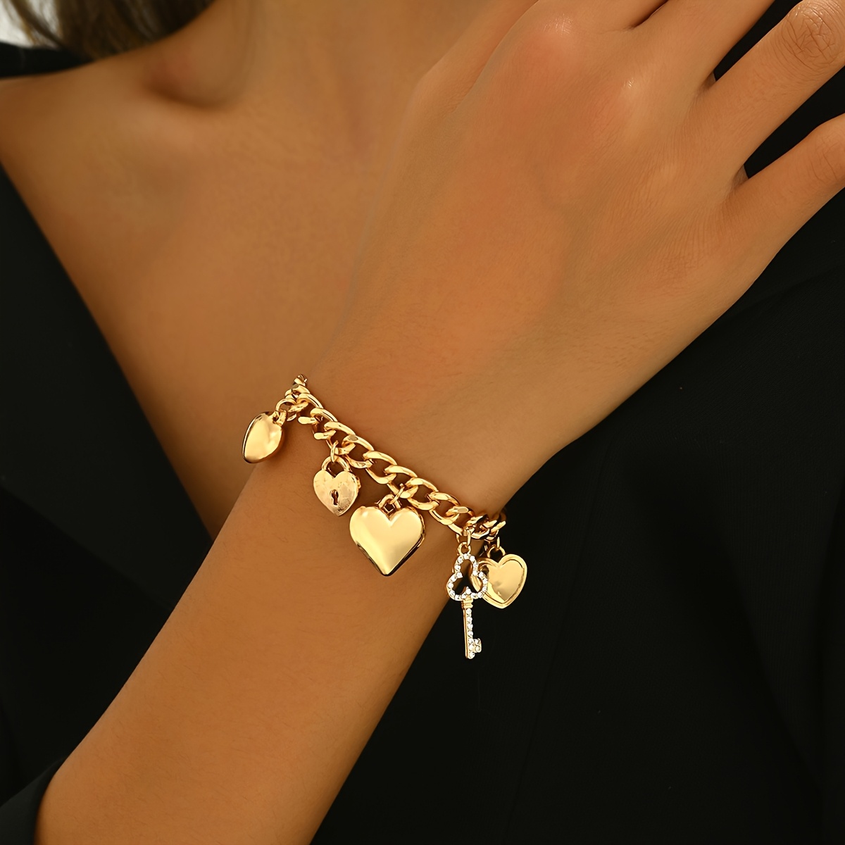 E-shop Ein stilvolles, herzförmiges Vintage-Schloss, Schlüssel und Herz-Anhänger-Armband für Damen, für Valentinstag und