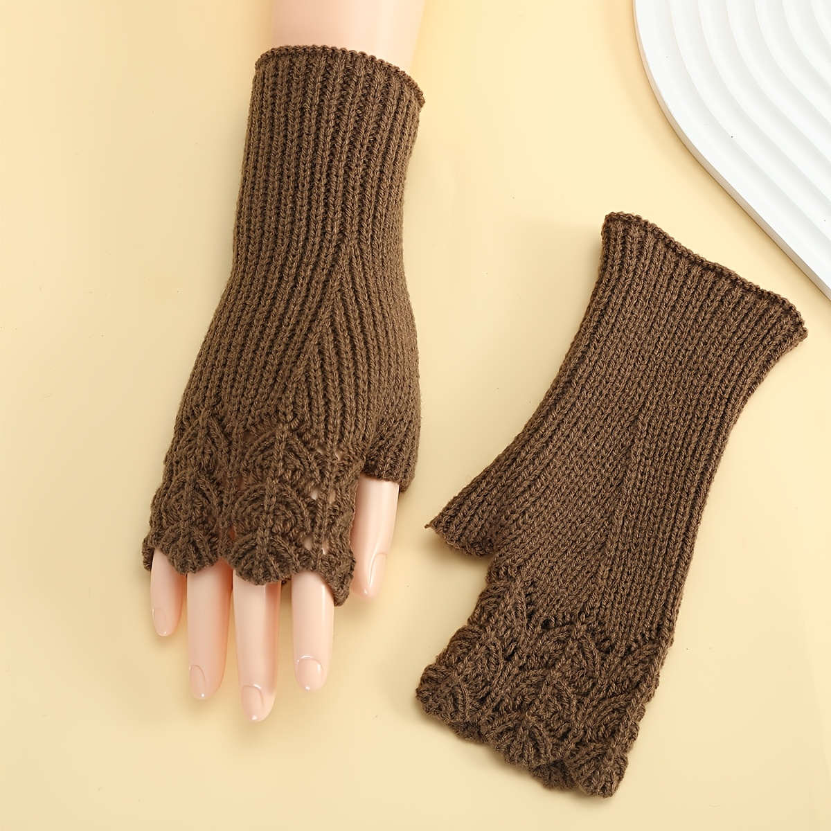 Women's Autumn/Winter Short Fish-Scale Gloves