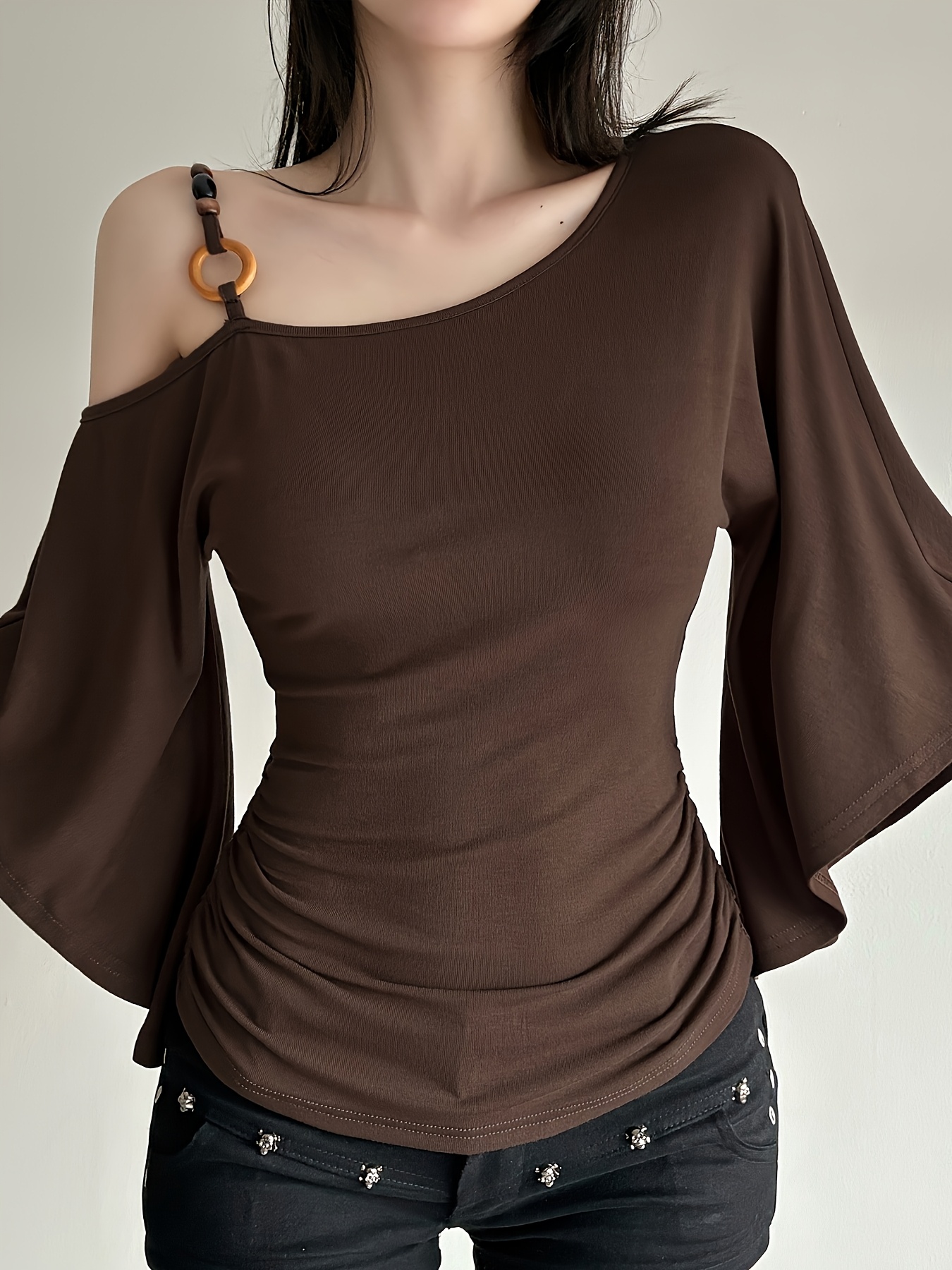 camiseta tipo   asimétrica de hombros caídos con cuentas,   murciélago, ajustada, que marca la cintura, con hombros inclinados para ropa  