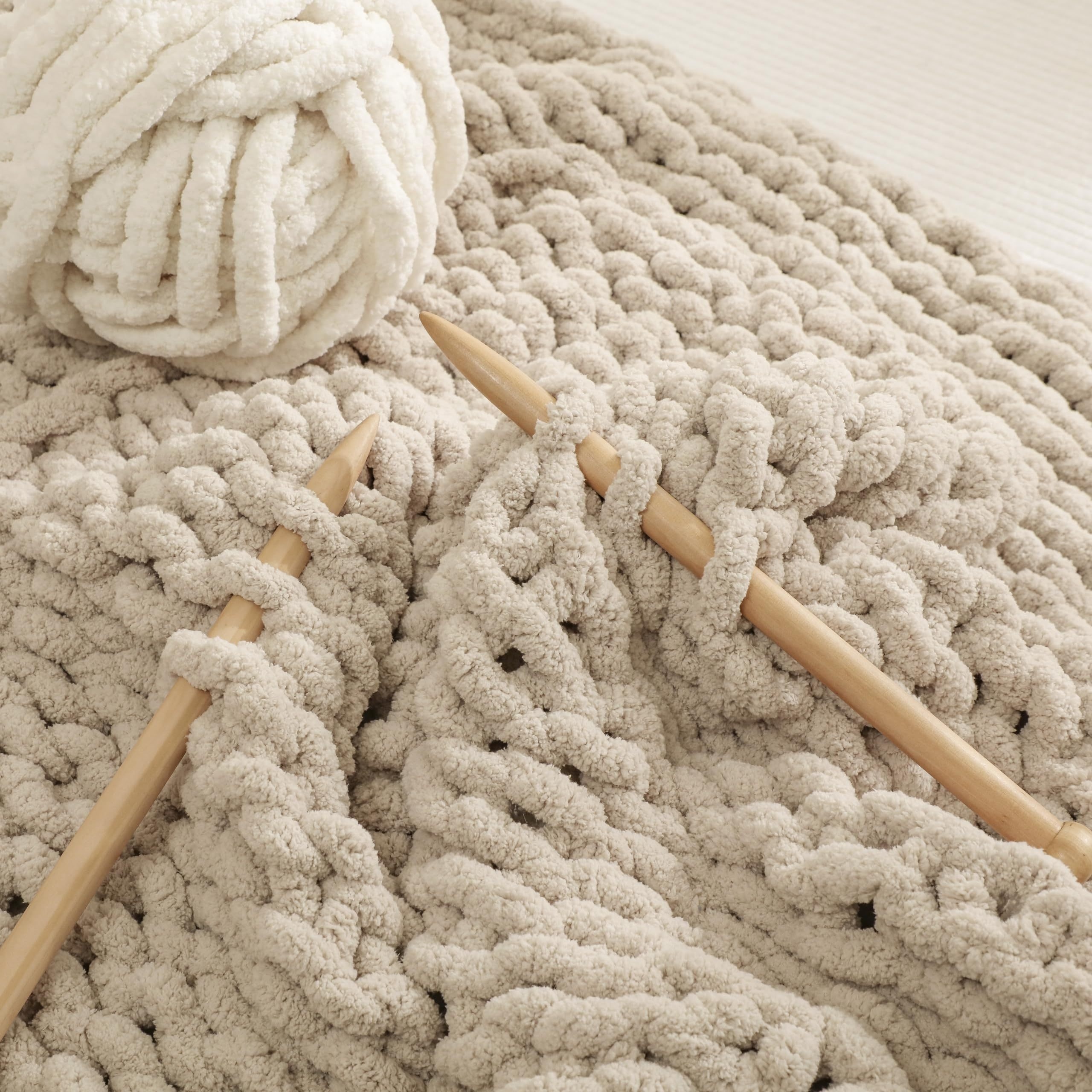 1pc Cozy Chenille Chunky Knit Blanket - 100% Handmade Polyester Fiber, Soft and Comfortable for Sofa, Home Decor, Office, School, Picnic, Travel Gift - All Seasons Outdoor Leisure Throw