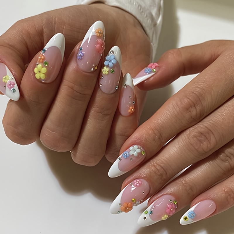E-shop Set mit 24 mittelgroßen, mandelförmigen, aufdrückbaren Nägeln mit sommerlichen Blumendesigns, weißen Spitzen und verziert mit 3D, mehrfarbigen