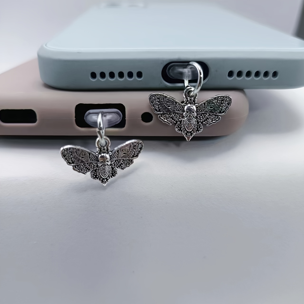 

Gothic Halloween Moth Charm: Dark Design, Metallic Alloy, Suitable For Iphone/android/type-c Charging Ports