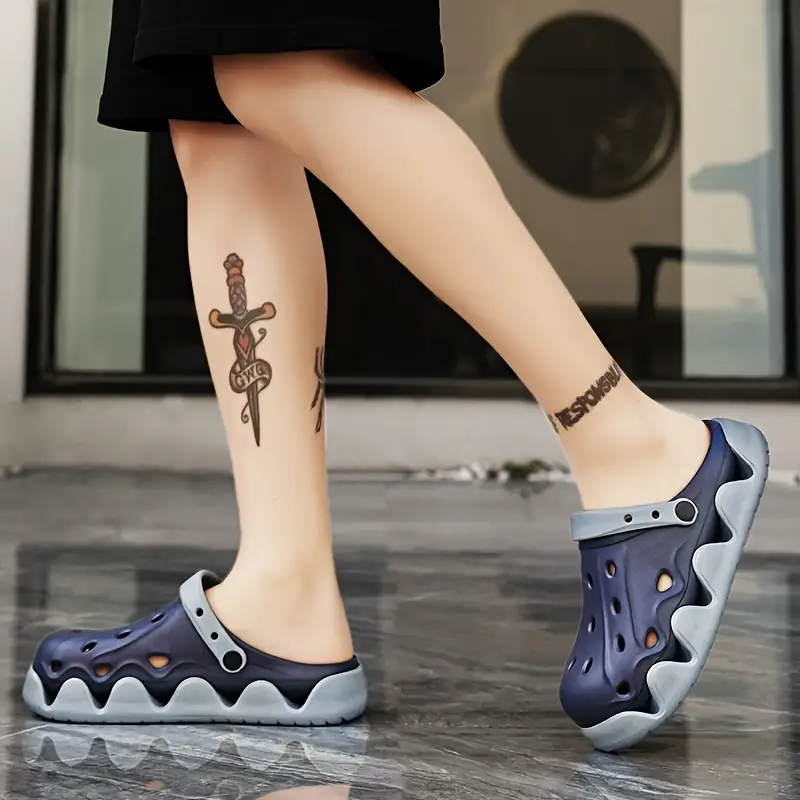 2025 summer new thick soled breathable non slip beach sandals stylish and water draining casual flip flops Product details 6