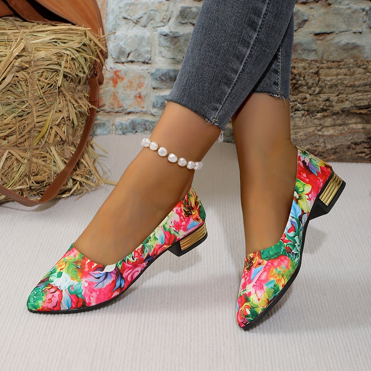 Dámské boty s ostrou špičkou a plochou podrážkou, celoroční, etnický styl, nazouvací, měkký svršek, univerzální retro…: retailer-supplied image