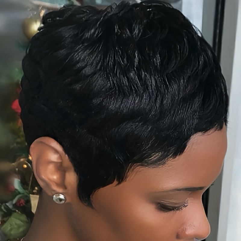 TEMU Hair Offers A Short Cut Wig In A Blend Of Blonde And Brown, Featuring Bangs. This Synthetic Wig Has A Look With Deep Waves And Is Heat Resistant