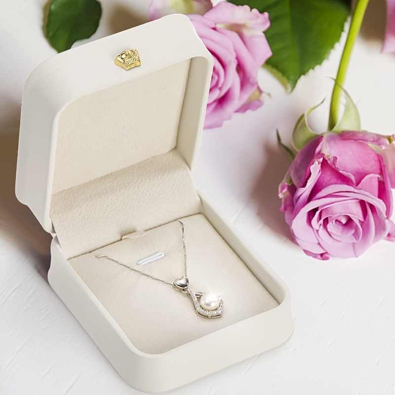 4pc Customizable White Pendant Necklace Box Set
