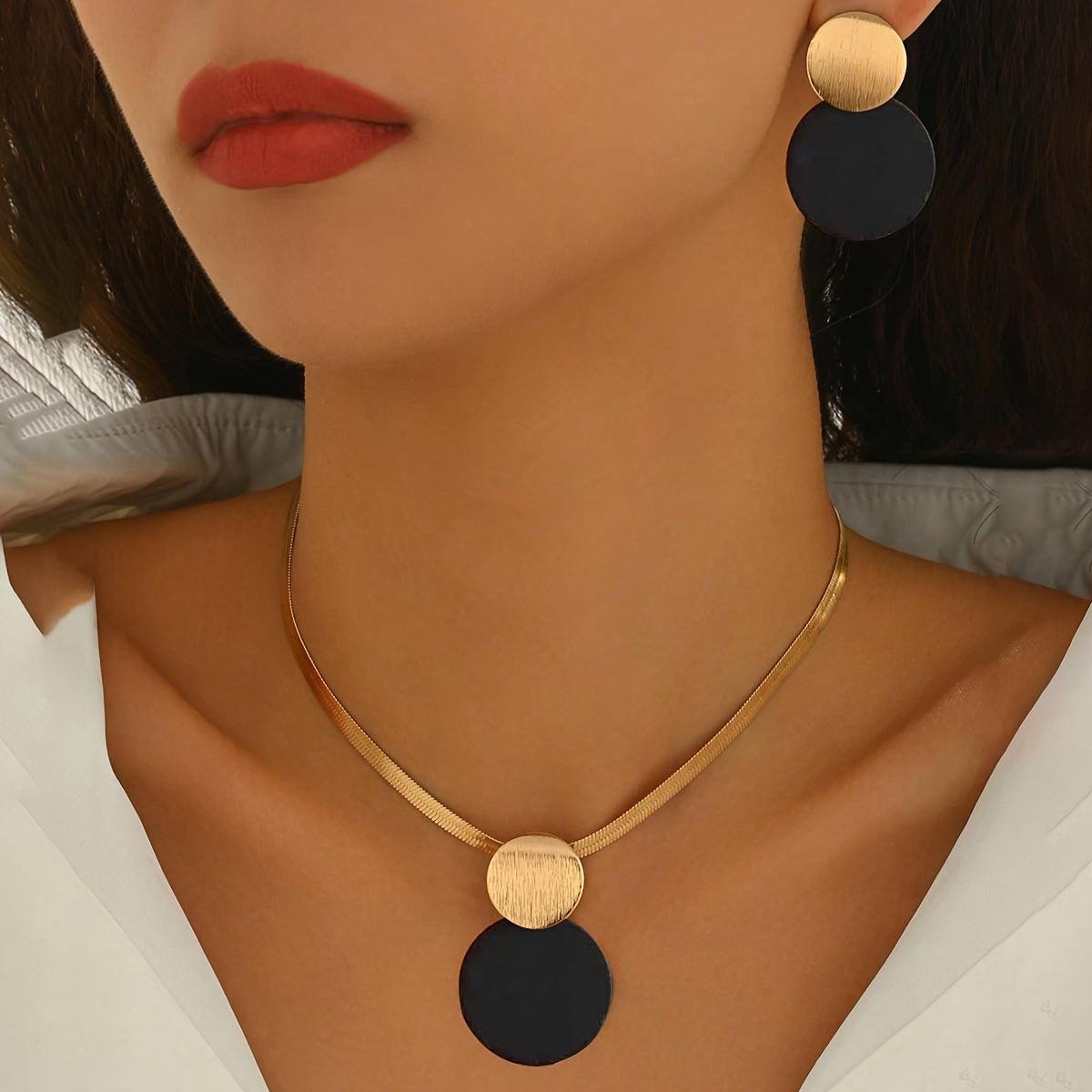 E-shop 2-teiliges Set Neue kreative geometrische Spleißung Metallisch goldenes elegantes Halskette Ohrstecker für den