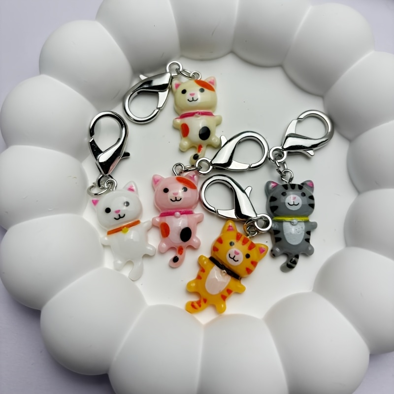 

5pcs Cute Resin Cat Keychains, Assorted Cartoon Kitten Charms, Spring Snap Hook Closure, Floating Design, With Lobster Clasp For Party Favors, Birthday, Graduation, Bachelorette Gifts