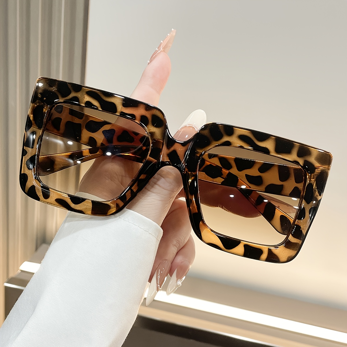 Sunglasses Fashionable Large Square Brown Leopard Black Frame Leopard-Print Grandpa Oversized Butterfly Tinted Sunglasses  main image 3