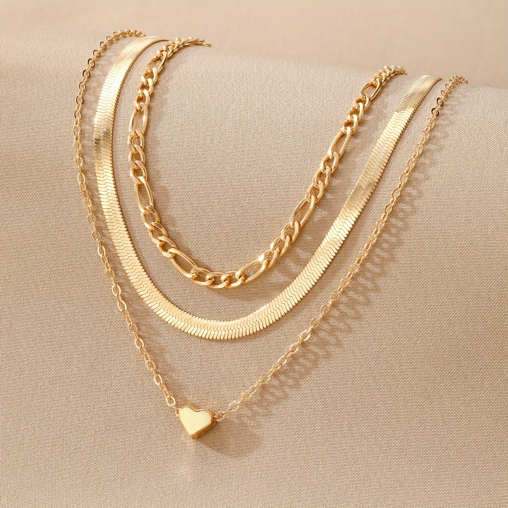 

A Minimalist Pendant Layered Chain Necklace, Stylish And Unique, Women To Wear With Sweaters In The Autumn And Winter .