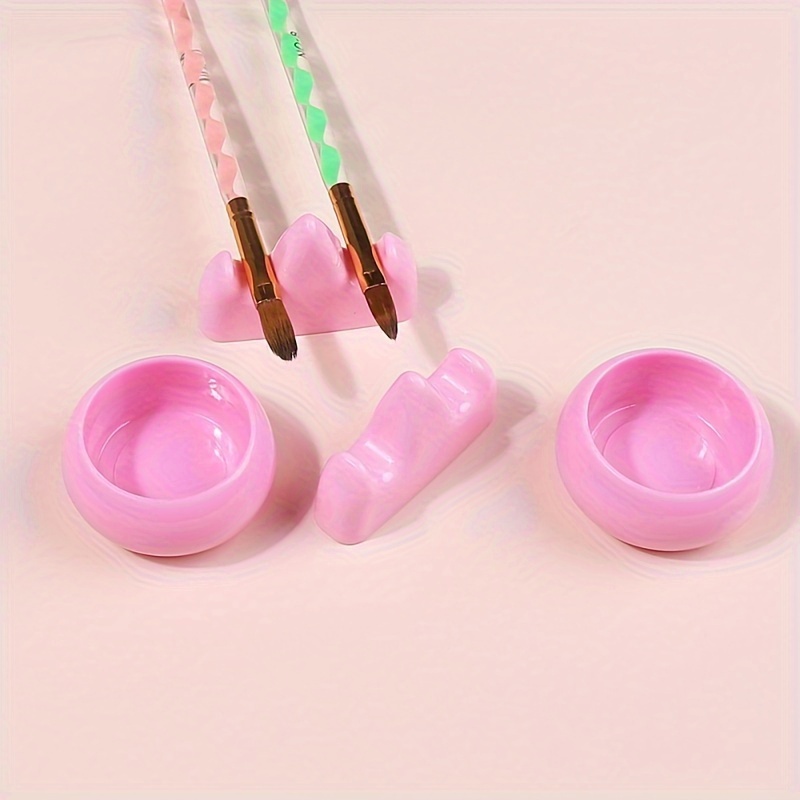 

Outils et accessoires pour technicien en manucure, comprenant une brosse pour nail art, un gobelet de nettoyage et un ensemble de porte-stylos.