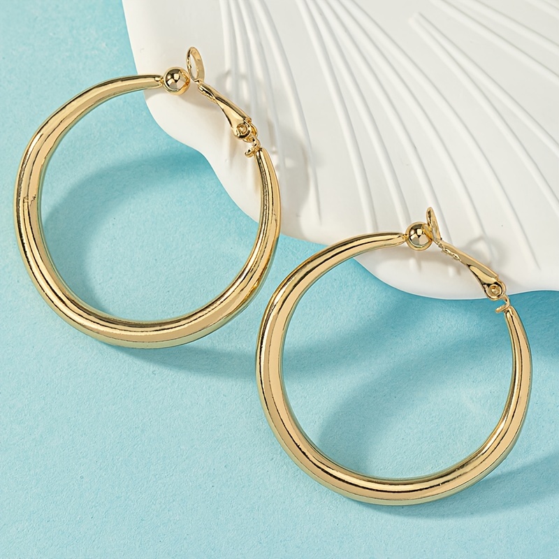 Image of A Pair Of Fashionable Minimalist Plain Hoop Women's Clip-on Earrings