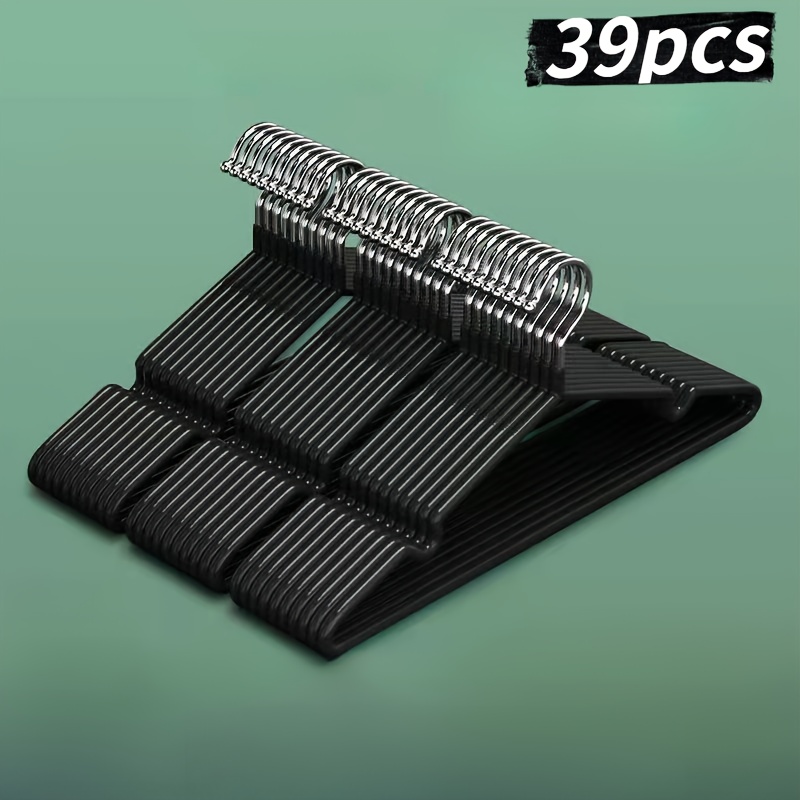E-shop 39 Stück rutschfeste und robuste Metallbügel mit Gummibeschichtung. Diese platzsparenden Kleiderbügel haben Schulterfugen.