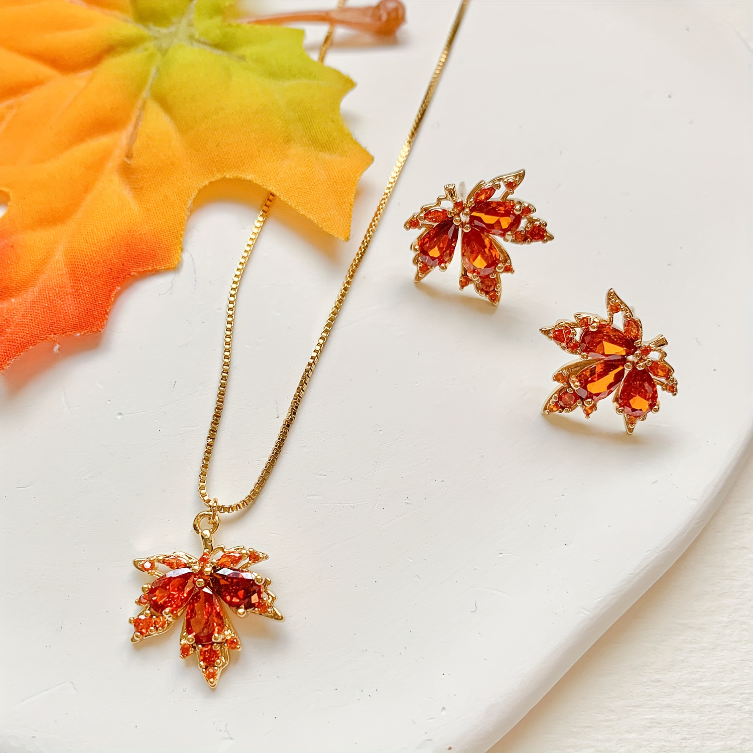 

Boho Vacation Style 3-piece Jewelry Set - Maple Leaf Zirconia Inlay Pendant Necklace And Earrings, Alloy No Plating Holiday Theme For Daily And Vacation Wear