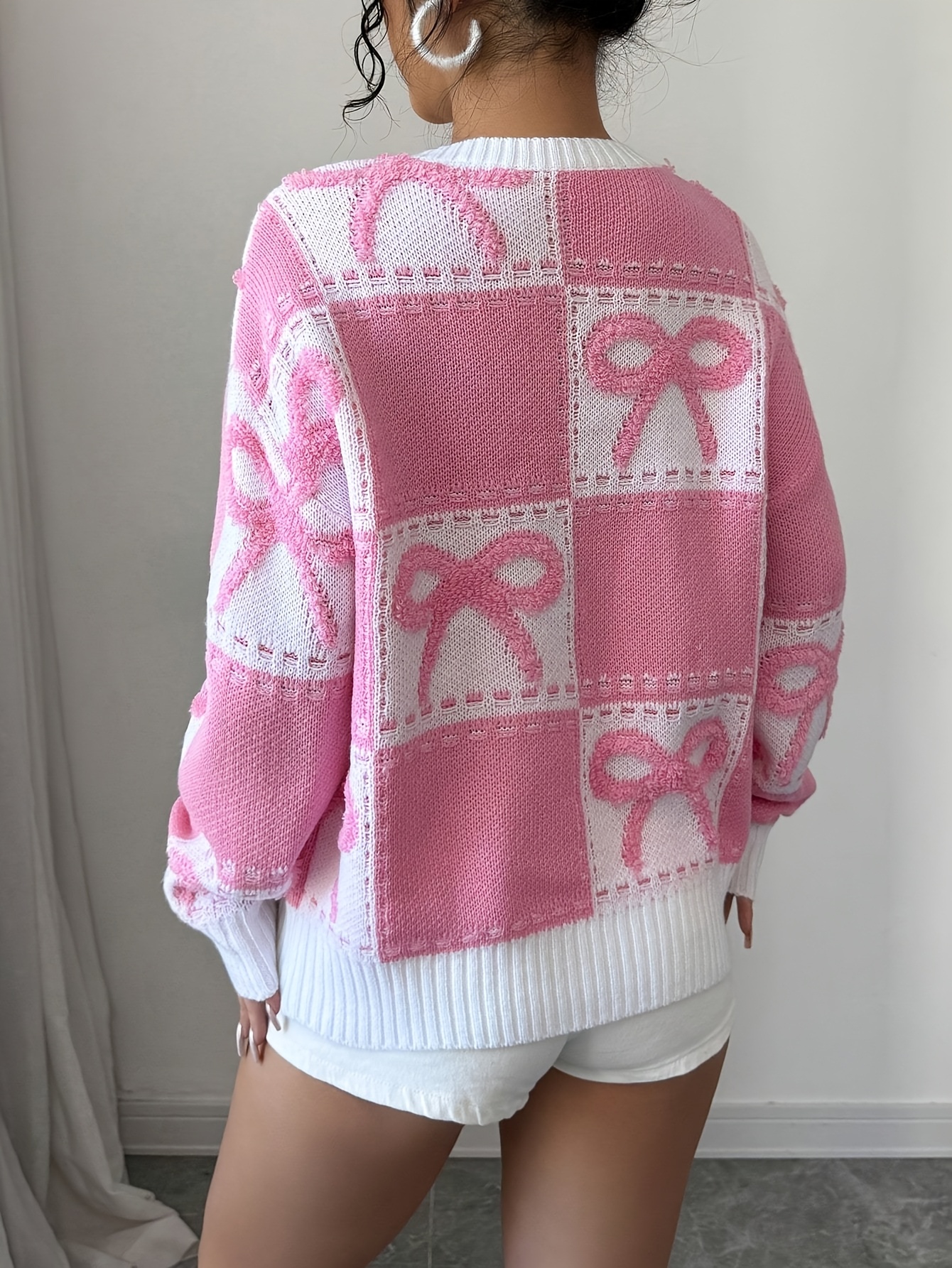 Color-Blocked Round-Neck Knitted Pullover with a Bow Tie