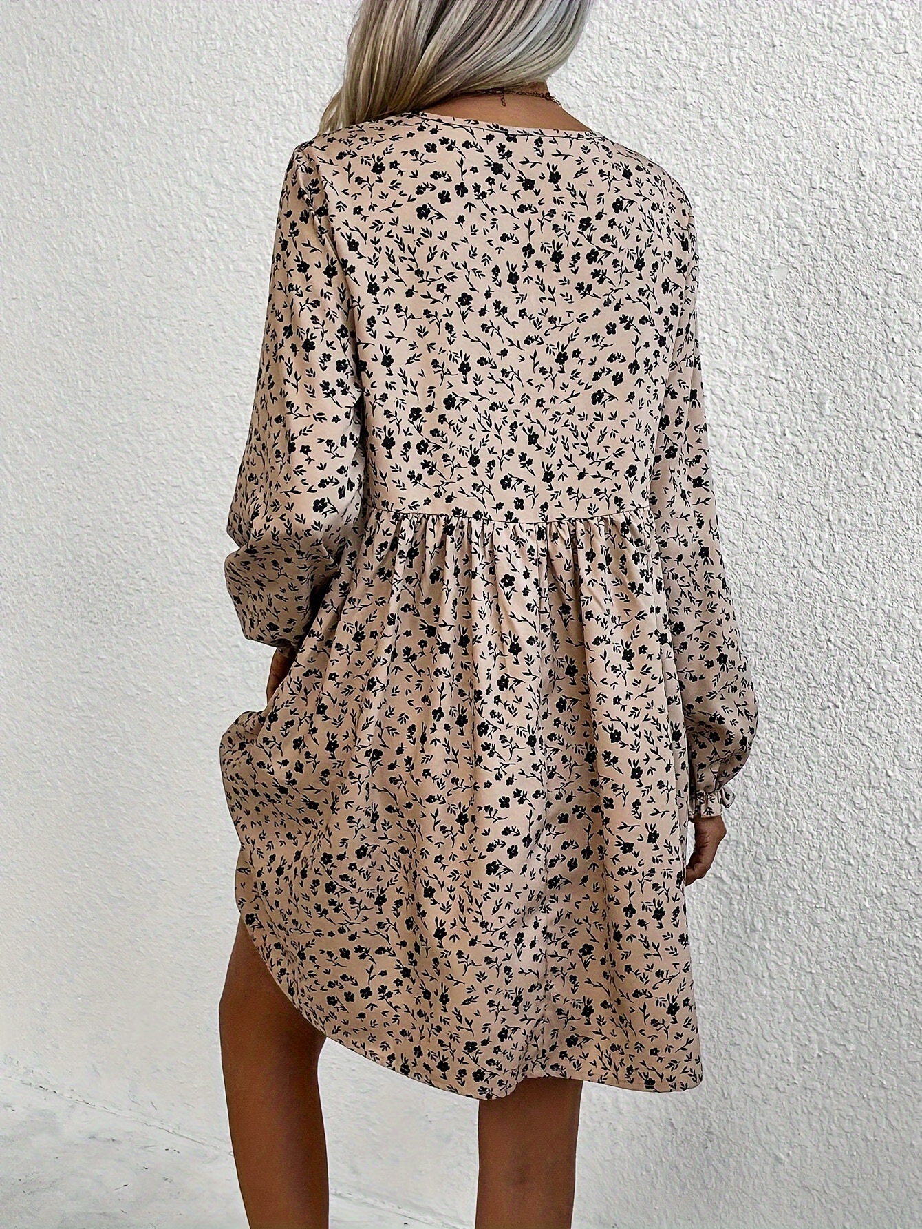 Robe Longue Fleurie Col en V Robe longue à manches longues et col en V à imprimé floral élégant pour femme, 100 % polyester tissé, robe midi trapèze fluide d