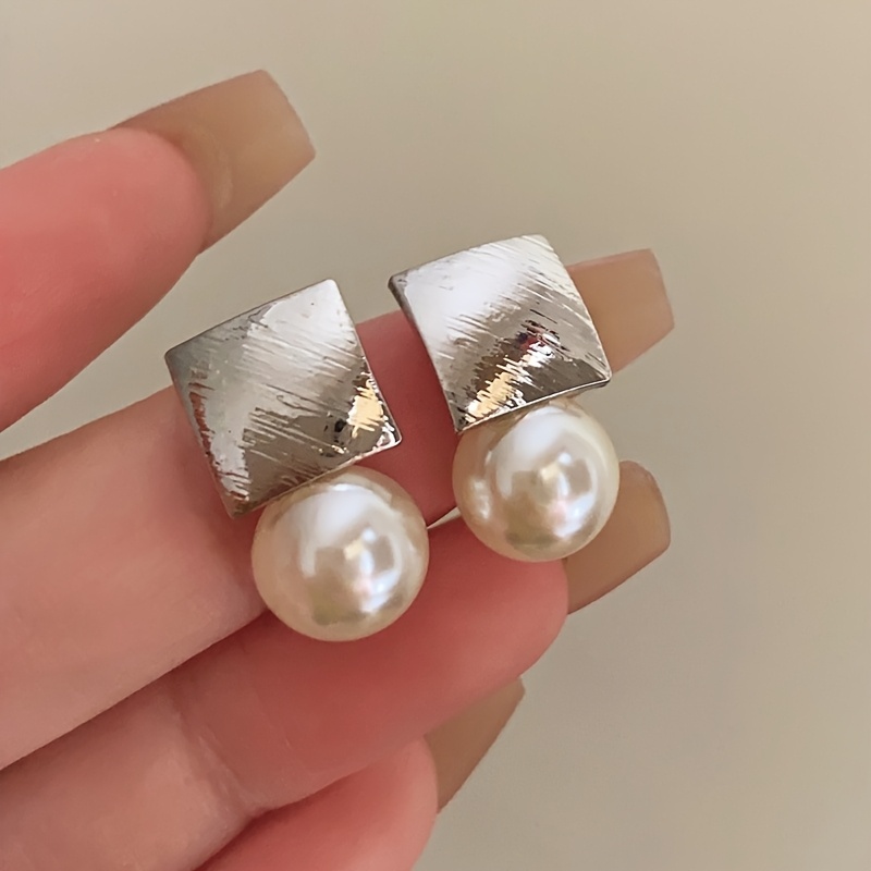 Minimalist Geometric Irregular Niche Design Elegant Earrings, Fashionable Vintage Light High-end Earrings