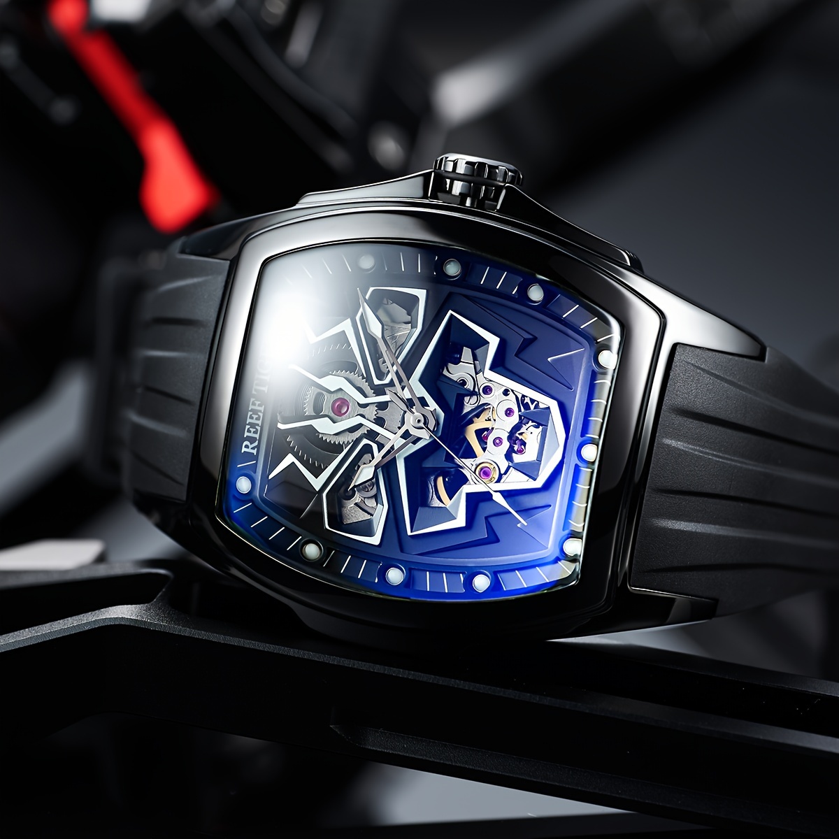REEFTIGERのメンズ自動機械式腕時計、ビジネスカジュアルな防水時計