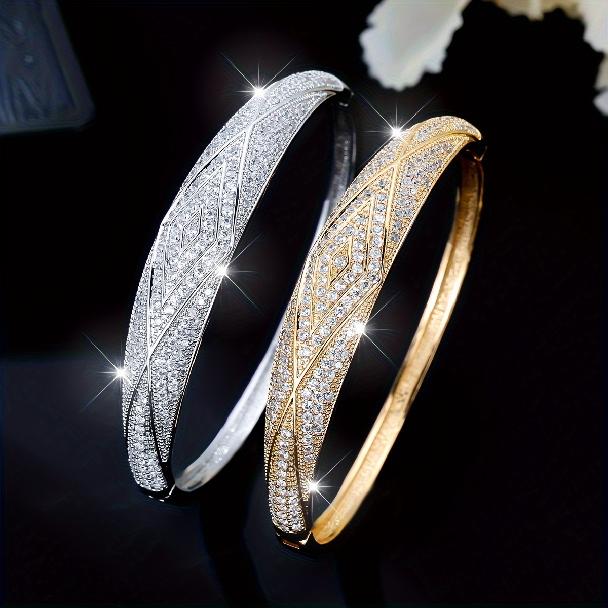 High End Texture Split Flower Women's Bracelet