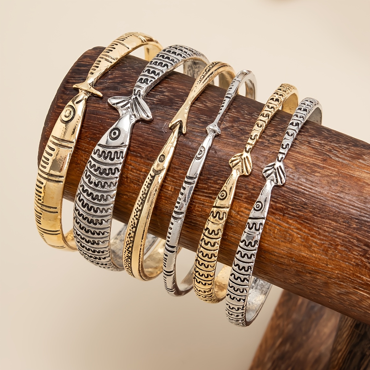 TEMU Fashionable Light Luxury Engraved Pattern Fish Open Bangle Set With Textured Feel, Elegant And Versatile, Suitable For Women To Wear To Parties