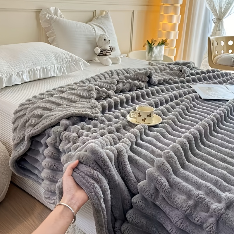 Thickened Plush Throw, Cozy And Soft, Double-Sided Faux Fur Wool Blanket Ideal for Warmth, Napping, Or Outdoor Use, Perfect for All Seasons, a Great Gift for The New Year
