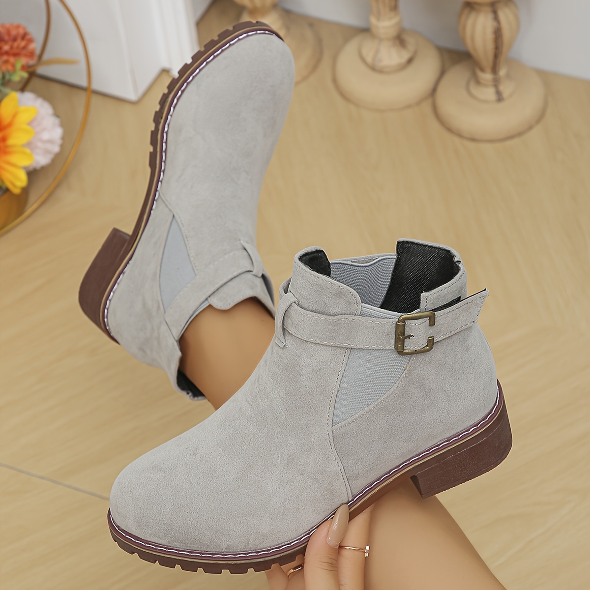 

Yulong Trendy Fashion And Nude Boots, Comfortable And Short Boots For Women.