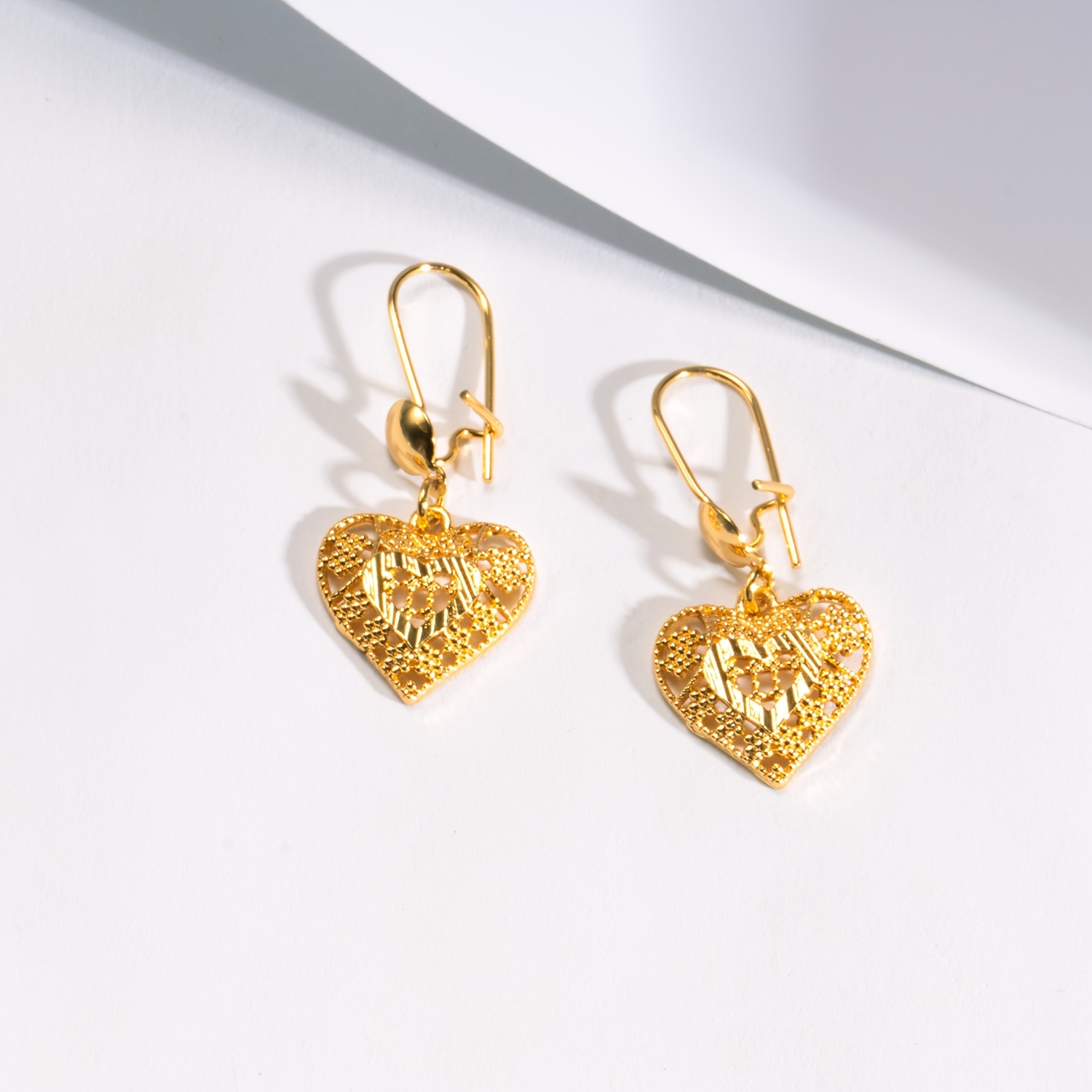 TEMU Women's 24k Golden Plated Elegant Hollow Heart Earrings - Fashionable And Simple, Suitable For And Party Occasions, An Ideal Gift For Valentine's Day