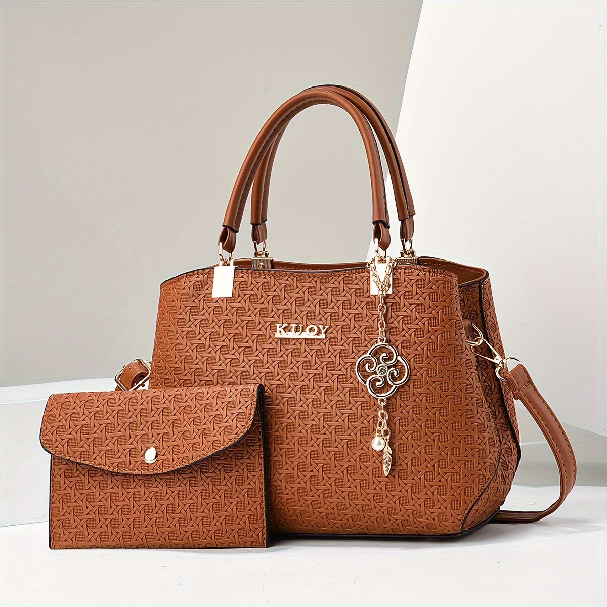 Women's fashionable outlets and versatile handbag