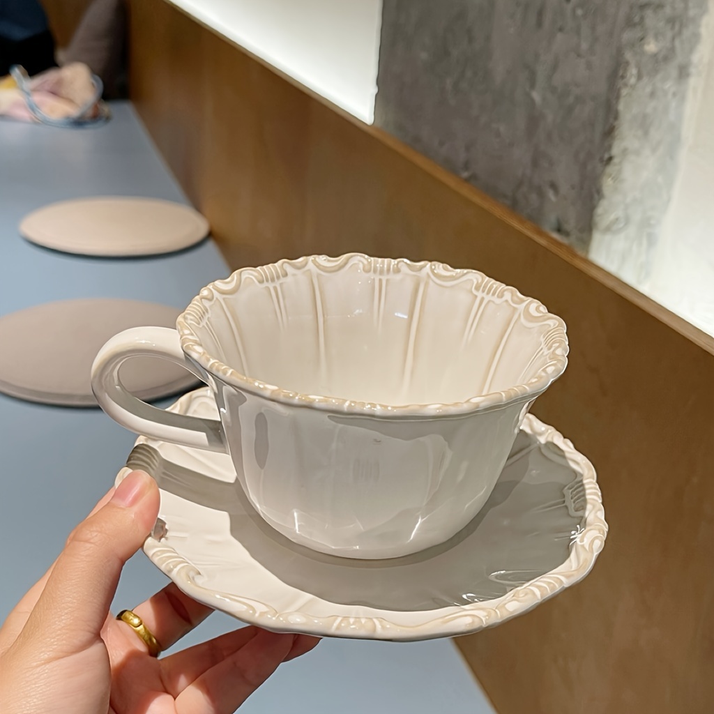 1 Set, Ceramic Embossed Coffee Mug with Saucer Set, Reactive Glaze White, 9.5Oz/280Ml for Latte Milk, Large Caliber Cup And Dessert Plate, Coffee Mug, Drinking Cup, Afternoon Tea Porcelain Set, Christmas Birthday Gift, for Home Office Meeting Room