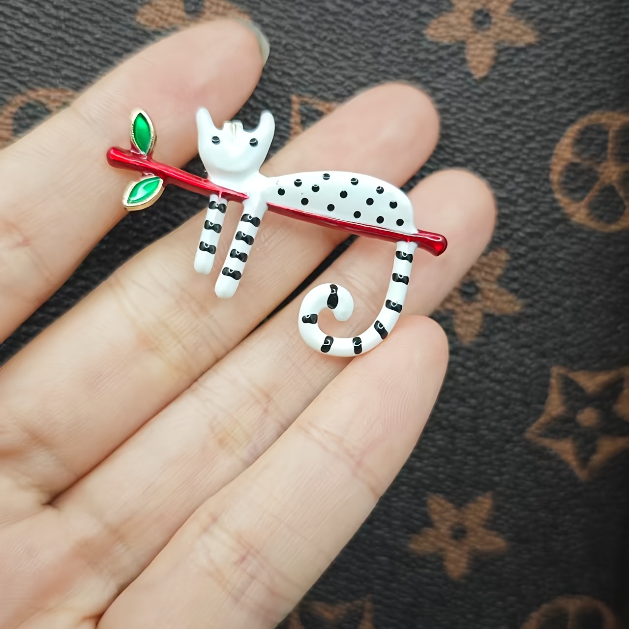 TEMU Broche de gato con flor pequeña de esmalte goteo, accesorio de vestimenta versátil para mujeres y hombres, alfiler de moda, alfiler de solapa