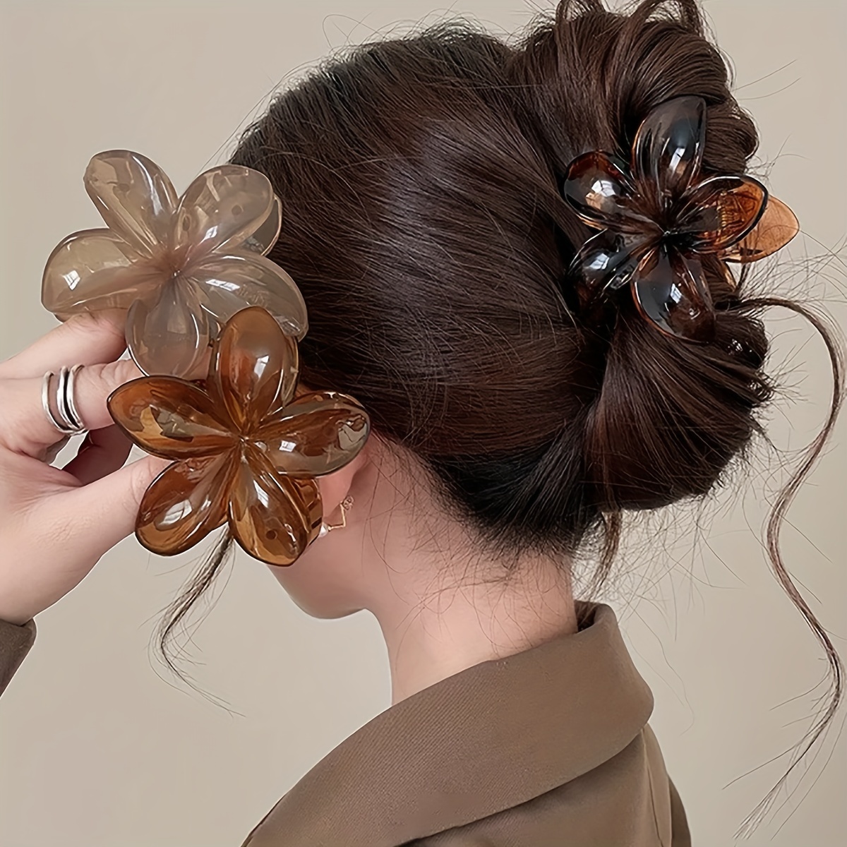 

3-piece Set Minimalist Flower Hair Claws For Women, Large Plastic Floral Hair Clips, Elegant Frosted Accessories, Ideal For Stylish Updos – Suitable For Ages 14+