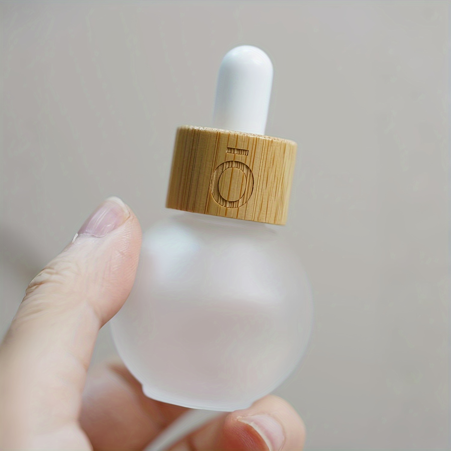 

20ml Cute Round Bamboo Lid Serum Fine Oil Blending Glue Head Dropper Essential Oil Frosted Sub-packaging Bottle Blending Bottle