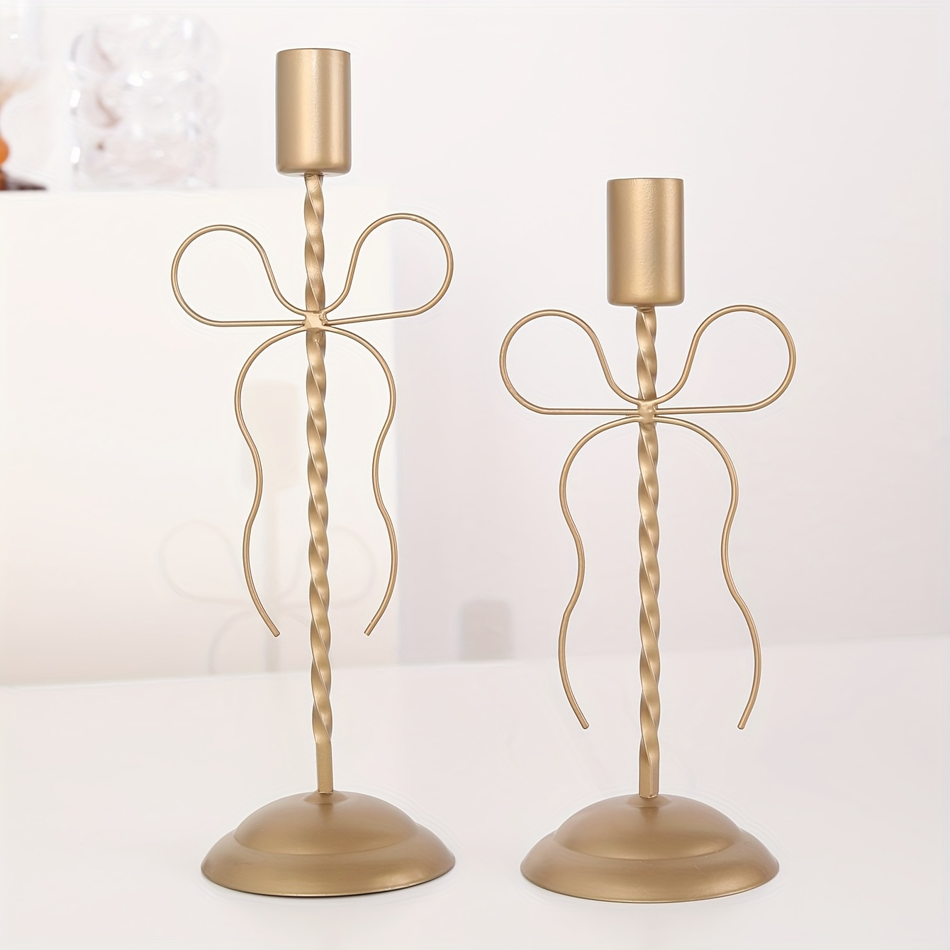 a   bow candle holder suitable for pillar candles a decorative piece with a unique shape and an elegant atmosphere ideal for weddings or parties made of durable metal that resists deformation   as tabletop d cor in dining rooms Product details 4
