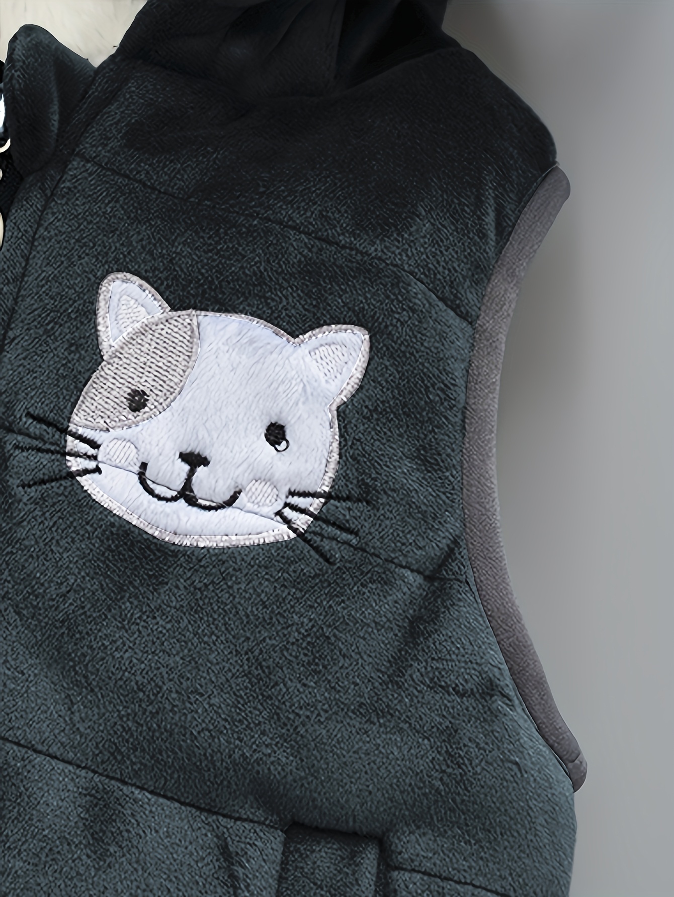 cute cartoon cat three piece set for babies in autumn and winter featuring a thickened hoodie pants and a stylish vest with a hood for outdoor Product details 12