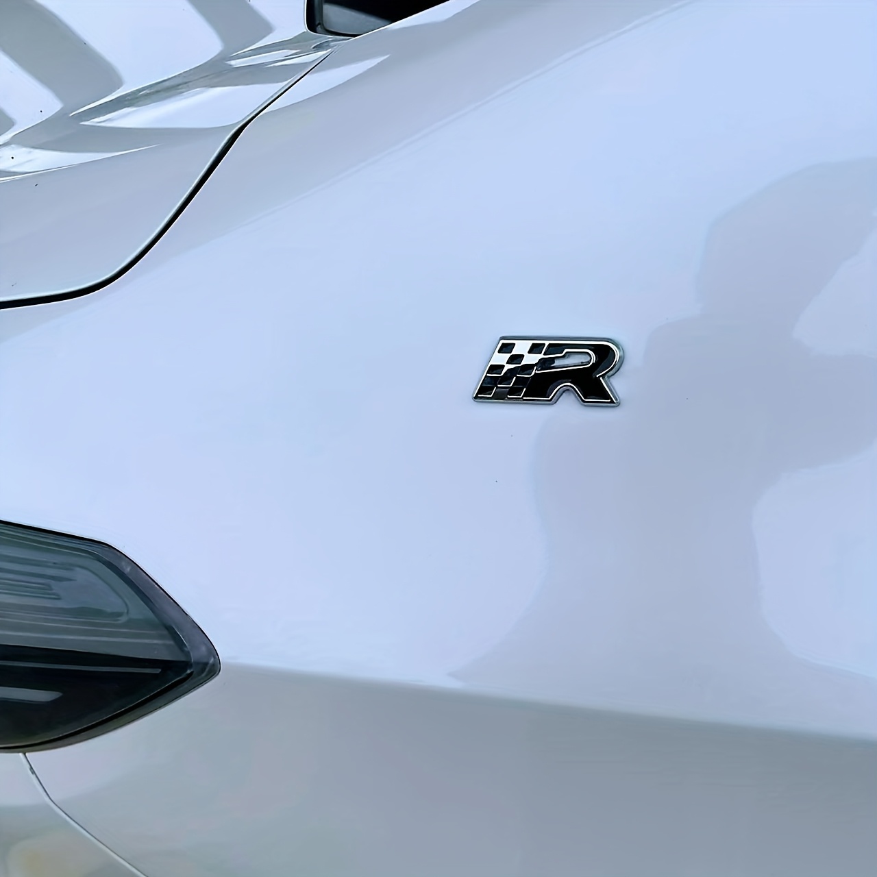 E-shop Metall Auto Logo Auto Modifikation Buchstabe R Kreativ 3D Dreidimensionale Seitenmarke Wasserdicht Sonnenschutz Heckmarke Kofferraummarke Auto