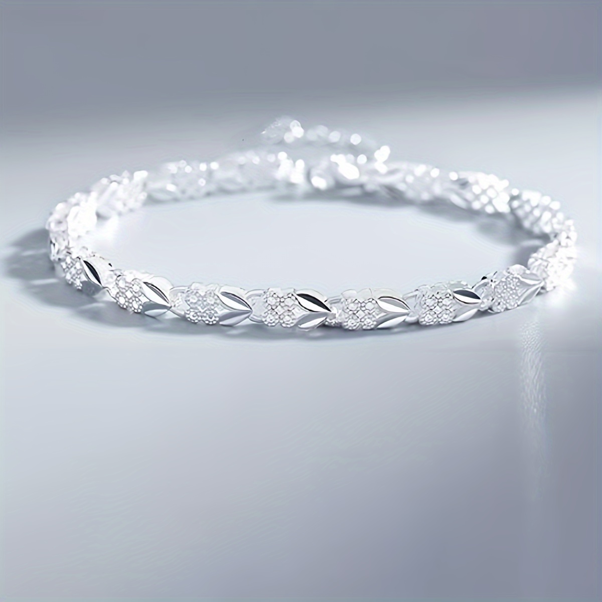 

Elegant Women's Silver Color Heart-shaped Leaf Bracelet Bangle Gift For Girlfriend's Birthday Valentine's Day